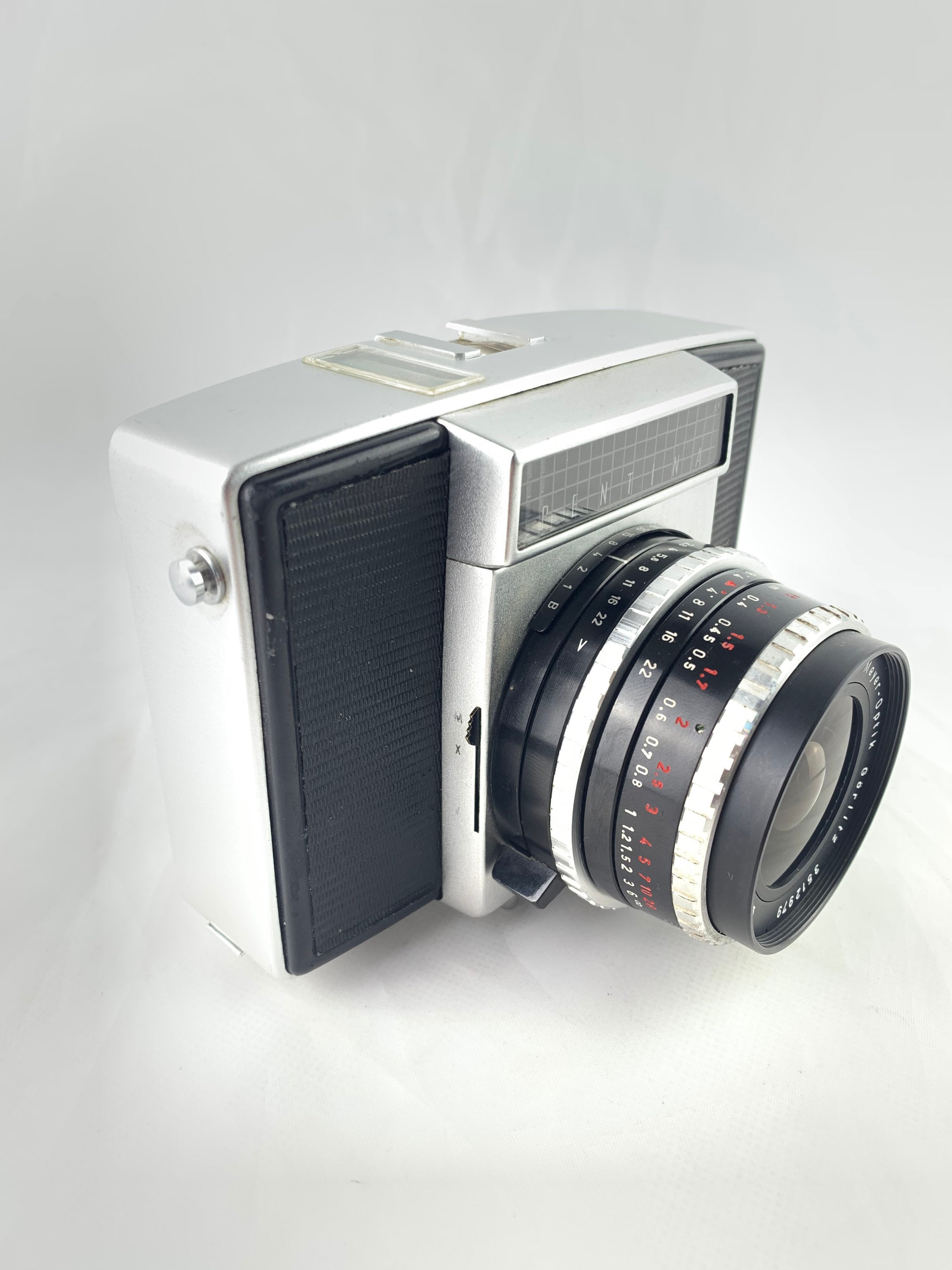 Rare Pentina M 35mm SLR Camera: German Collectible, 1960s Pentacon