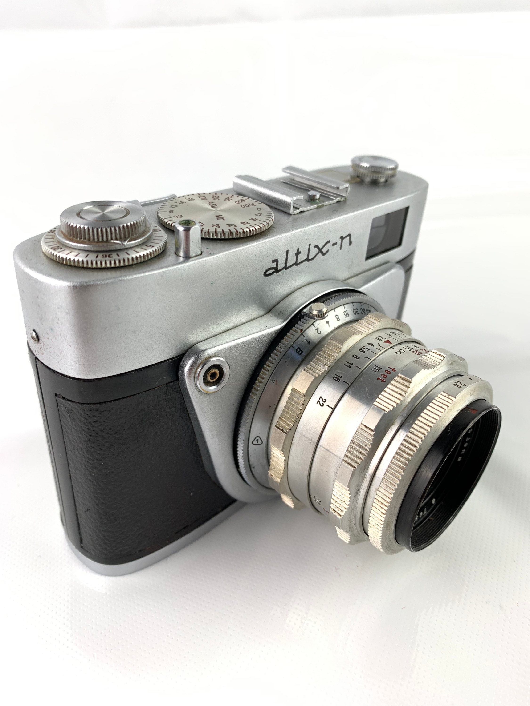 ヴィンテージ Altix-N 35 mm フィルムカメラ（Carl Zeiss レンズと
