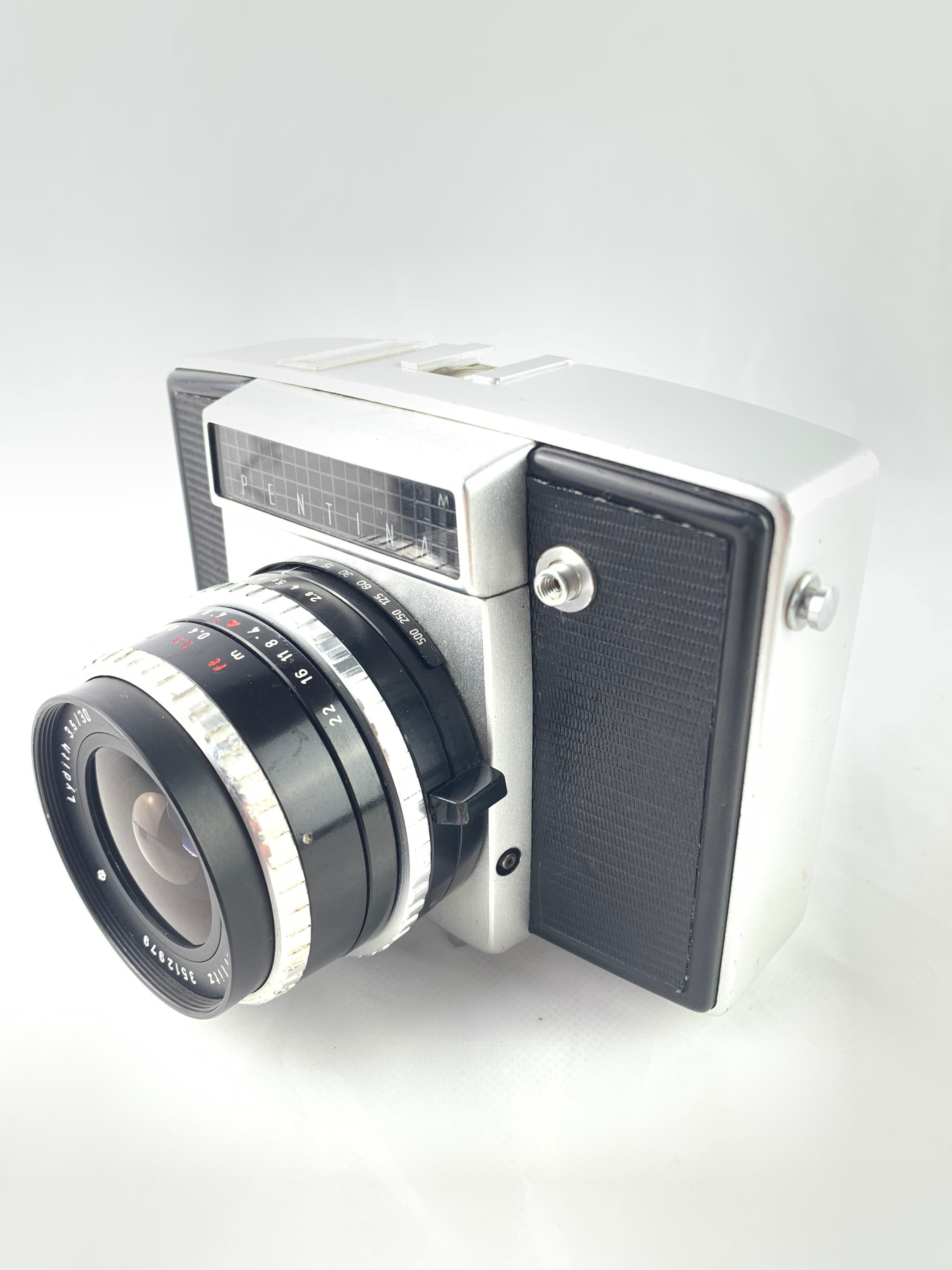 Rare Pentina M 35mm SLR Camera: German Collectible, 1960s Pentacon