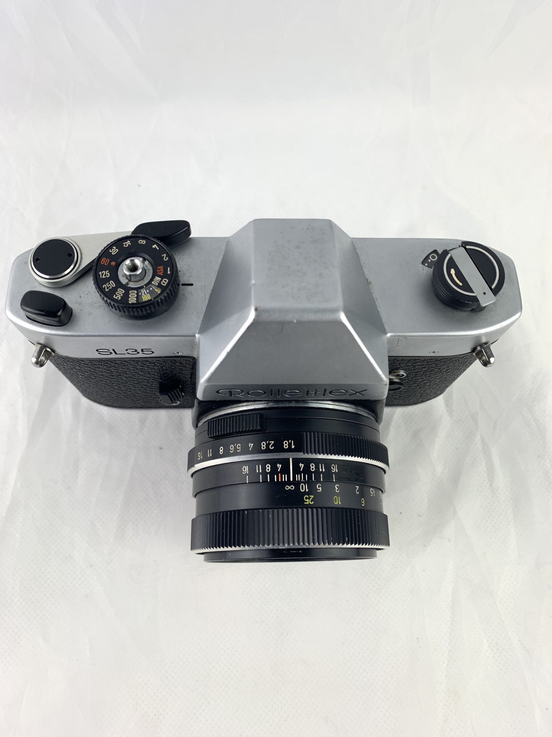 ヴィンテージ ローライフレックス SL35 カメラ: 35 mm フィルム一眼