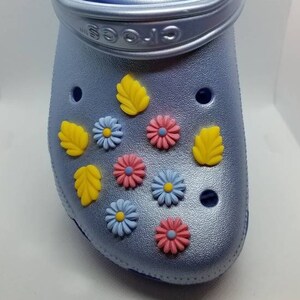 Shoe Charms, 10 PC Daisy And Leaves Shoe Charms Set, Clogs, Resin, 16mm, 18mm, Daisies, Leaf, Flowers, Floral, Accessories, Spring, Summer