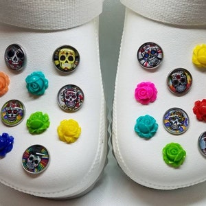 26 PC Sugar Skull Shoe Charm Set With Resin Roses Cabochons Clogs Dia De Los Muertos Day of the Dead Skeleton Zombie Flowers