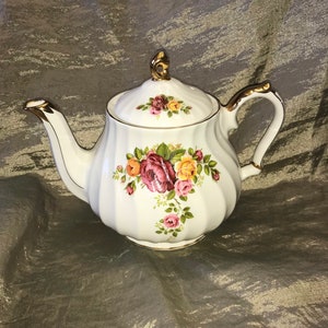 Sadler England Teapot 7463 Pink Yellow Roses Gold Accents 7”