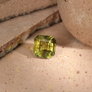 Natural Green Sapphire 1.98cts-Yellowish Green Bi Color Sapphire-Unheated bi Sapphire Octagon-Loose parti sapphire octagon-Untreated saphire