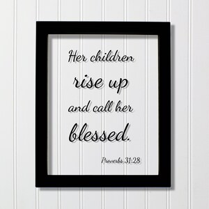Sprüche 31:28 Schrifttafel - Muttertagsgeschenk, schwimmendes Zitat