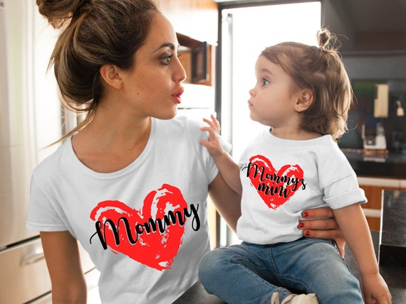 baby and mom matching shirts