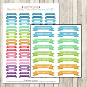 Puede incluir: Una hoja imprimible de pegatinas coloridas con las palabras "Reprogramado" y "Cancelado" en un diseño de banner. Las pegatinas son de varios colores, incluyendo azul, verde, amarillo, naranja, rojo, rosa y morado.
