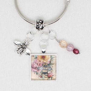 Floss Ring Organizer, Bee And Flower Design, Cross Stitch Thread Holder Gift for Stitcher, Embroidery Needlepoint Tool