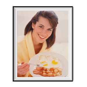 Póster de la oficina de Ron Swanson: Mujer bonita de cabello oscuro y comida para desayunar