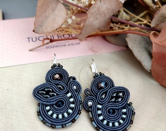 Kleine romantische bungeloorbellen gemaakt met grijze Soutache en kralen, lichtgewicht kralenoorbellen, cadeau voor beste vriendin, verjaardagscadeau voor haar