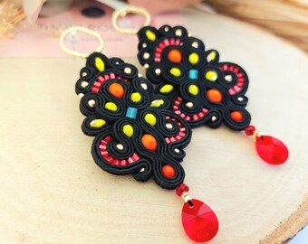 Große schwarze und rote Kronleuchter Ohrringe • schwarze Soutache Stickerei Ohrringe, Boho Abend Ohrringe, bunte Statement Ohrringe,