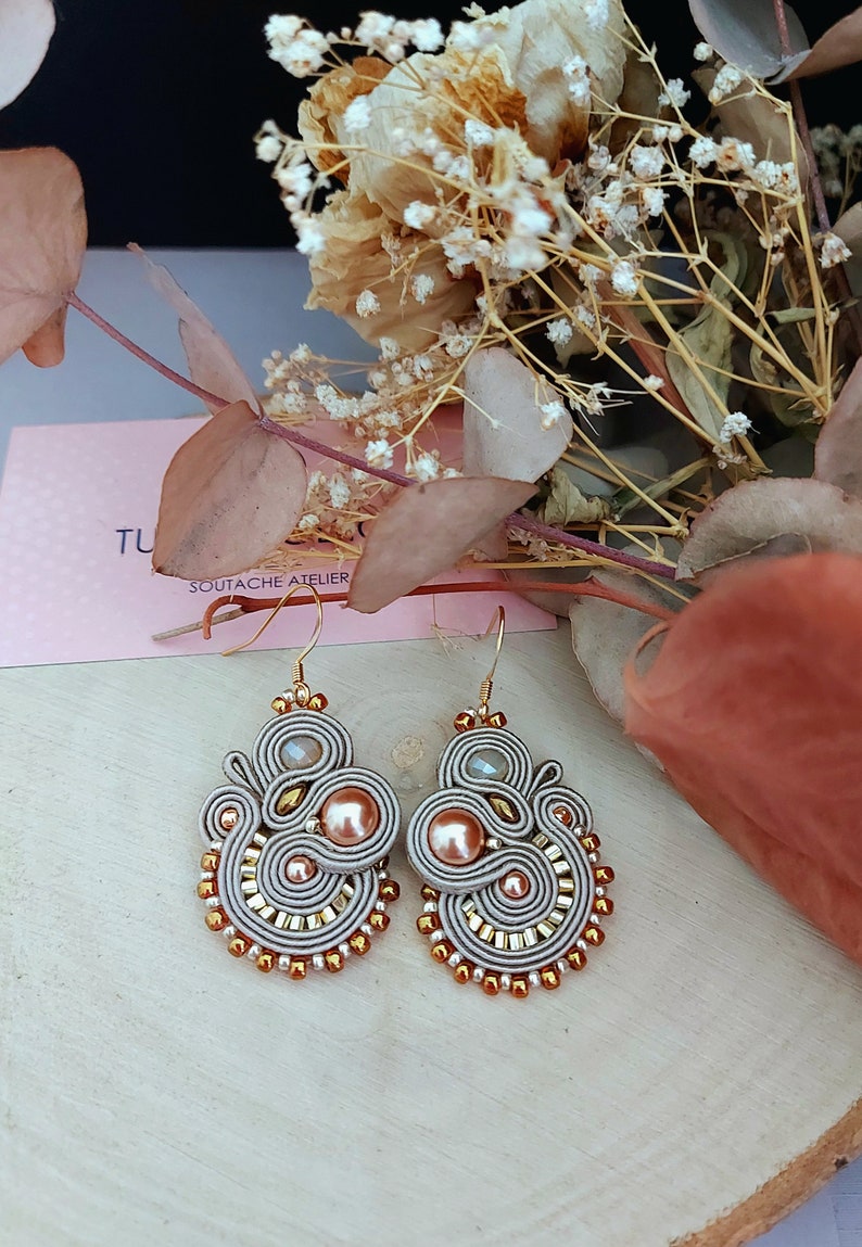 Gold baumeln Ohrringe mit Perlen, Gold Soutache Ohrringe, Boho funkelnde Ohrringe, Geburtstagsgeschenk für sie, Gold Kristalle Kronleuchter Bild 7