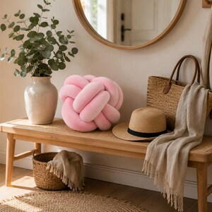 Rosa Knotenkissen Knoten Kissen Dekokissen Modernes Design Sofakissen Wohnzimmer Deko Minimalistisches Kissen Geschenkidee Bild 5