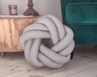 ヘザーグレーノットピロー：ハンドメイドジャージーニットフロア