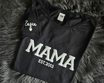 Personalized Mama T-shirt with Kid Names on Sleeve, Embossed Mama Shirt, New Mom Gift, Mama T-shirt, Mama EST, Mommy Shirt