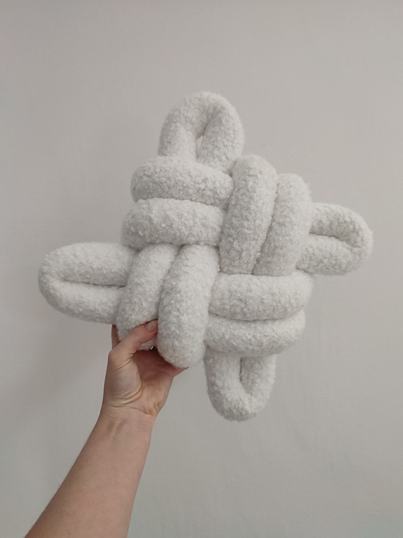 Almohada Boucle blanca, almohada de nudo Boucle, cojín de nudo Boucle, almohadas de nudo modernas, cojín de sofá, almohada de lanzamiento de sofá, almohada de lanzamiento de bola imagen 1