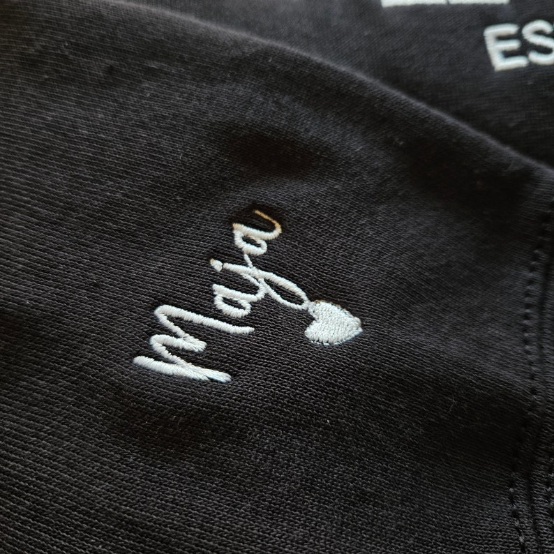 Sudadera de mamá personalizada con nombres de niños en la manga, sudadera con capucha de mamá bordada, regalo de nueva mamá, sudadera de mamá, camisa de mamá EST Crewneck imagen 8