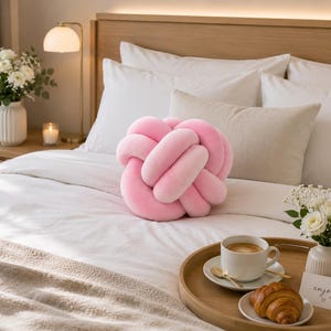 Rosa Knotenkissen Knoten Kissen Dekokissen Modernes Design Sofakissen Wohnzimmer Deko Minimalistisches Kissen Geschenkidee Bild 6