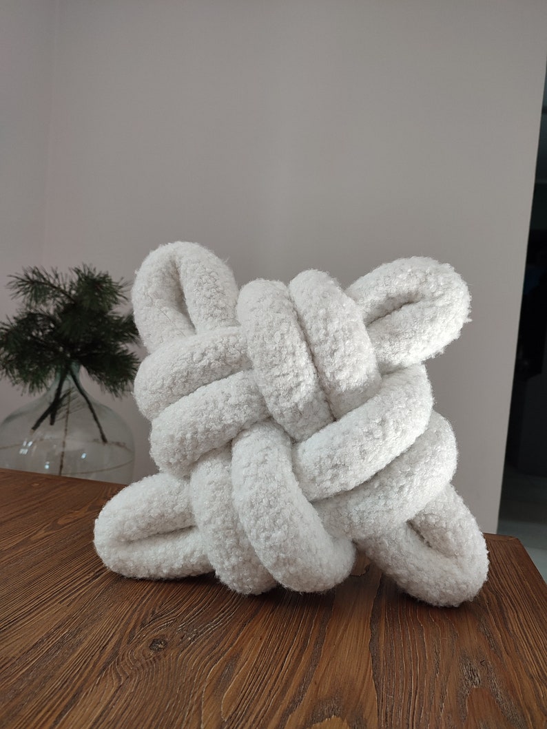 Almohada Boucle blanca, almohada de nudo Boucle, cojín de nudo Boucle, almohadas de nudo modernas, cojín de sofá, almohada de lanzamiento de sofá, almohada de lanzamiento de bola imagen 4