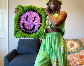 Padrão quadrado de crochê à mão para vovó com rosto sorridente – design de fio grosso gigante, travesseiro grande, cobertor, decoração de quarto infantil, cobertor gigante,