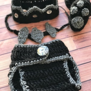Crochet black panther baby/ photo prop/ costume/diaper cover/crown/royal set/baby shoes/paw prints/wakanda set