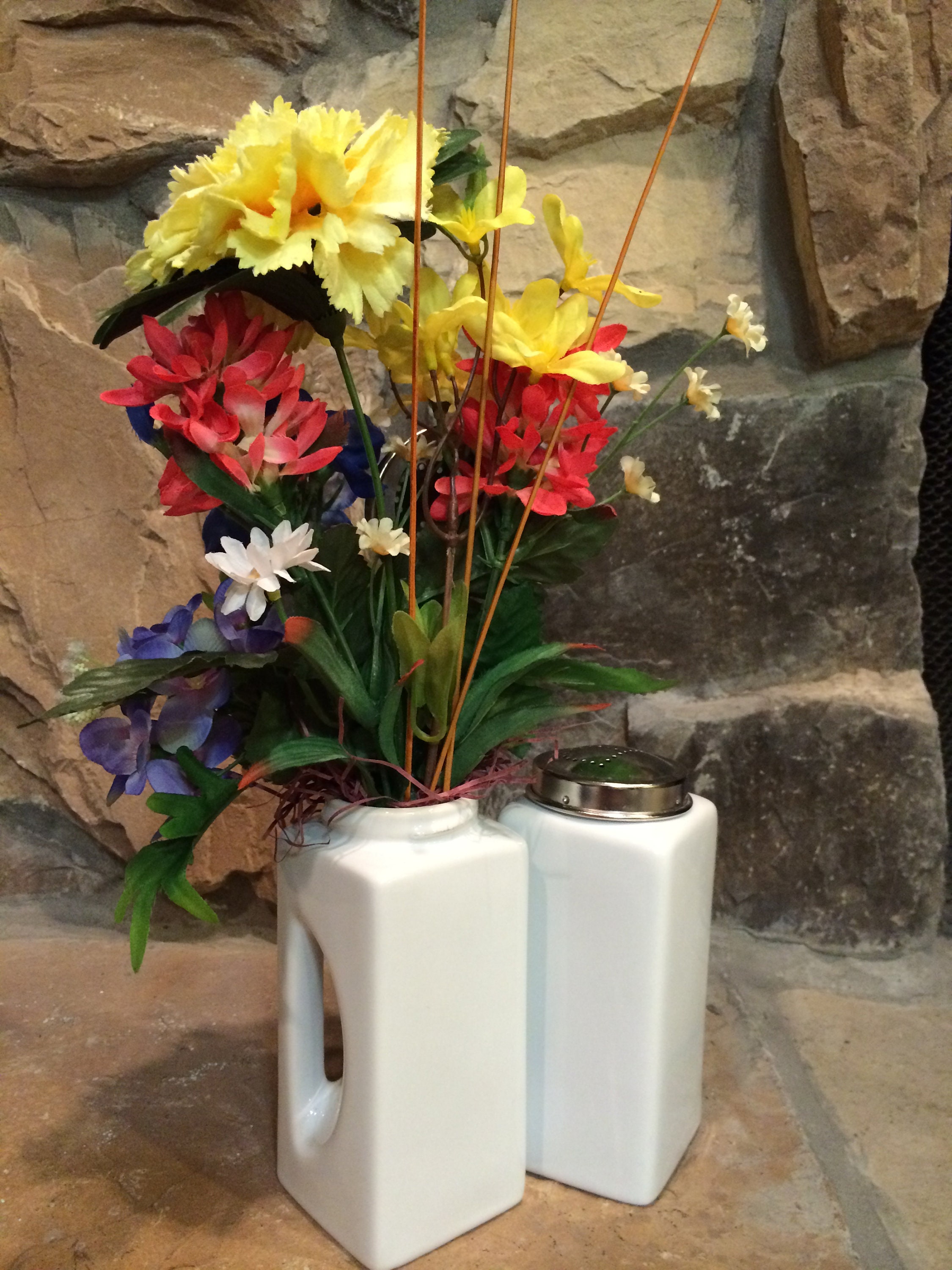 Salt Pepper Shaker Flower Arrangement Spring Flowers Etsy