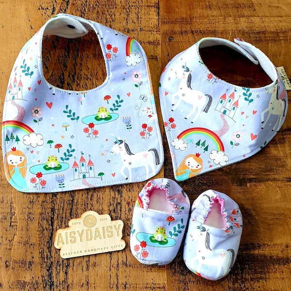 Baby bib and Shoe set in Unicorn princess fabric. Size 3-6m