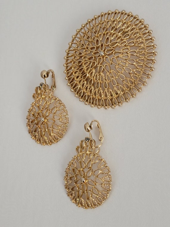 Sarah Coventry Goldtone Filigree Brooch and Clip … - image 5