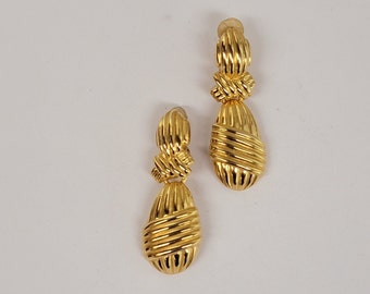 Vintage BOLD Elegance GoldTone Ribbed Design Drop Earrings.