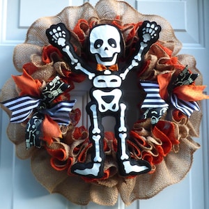 Halloween wreath for front door burlap Halloween wreath spooky Halloween wreath skeleton wreath Halloween front door decor Halloween wreath