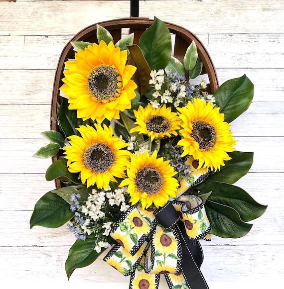 Sunflower Wreath: Tobacco Basket, Magnolia Leaves