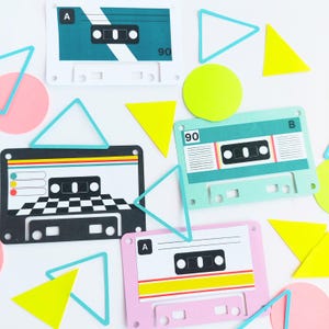 Confete de festa neon retrô dos anos 80 - Fita cassete e formas divertidas - Eventos musicais dos anos 80 - Suprimentos para festa neon - Decoração de festa retrô 100 peças