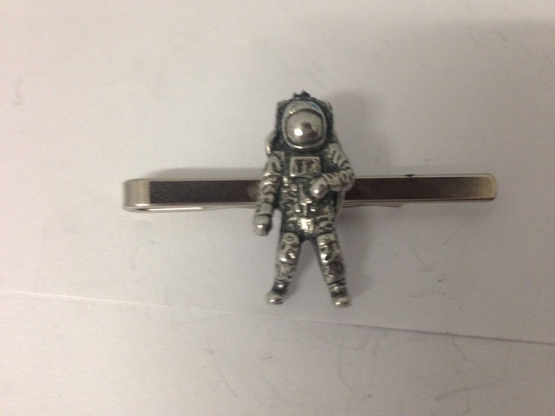 slide Astronaut SPASKR English Pewter Emblem on a Tie Clip