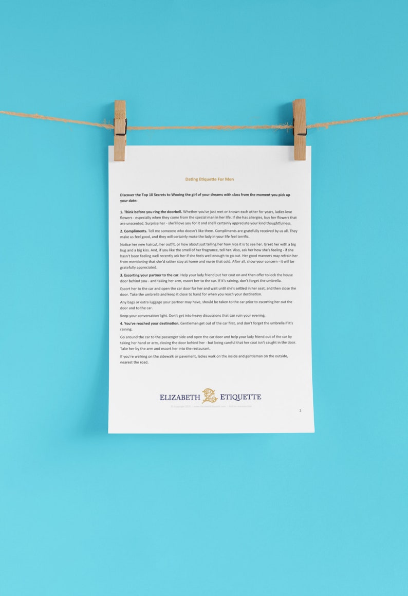 Puede incluir: Una p&aacute;gina de un libro titulado "Dating Etiquette For Men" con una lista de consejos para hombres sobre c&oacute;mo tratar a sus citas con respeto y cortes&iacute;a. Los consejos incluyen consejos sobre c&oacute;mo hacer un cumplido a una cita, c&oacute;mo acompa&ntilde;arla al coche y c&oacute;mo comportarse en una cita.
