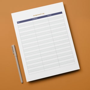 Może przedstawiać: Biała kartka papieru z tytułem "Assignment Log" wydrukowanym u g&oacute;ry. Papier jest podzielony na trzy kolumny oznaczone jako "Class", "Assignment" i "Due Date".