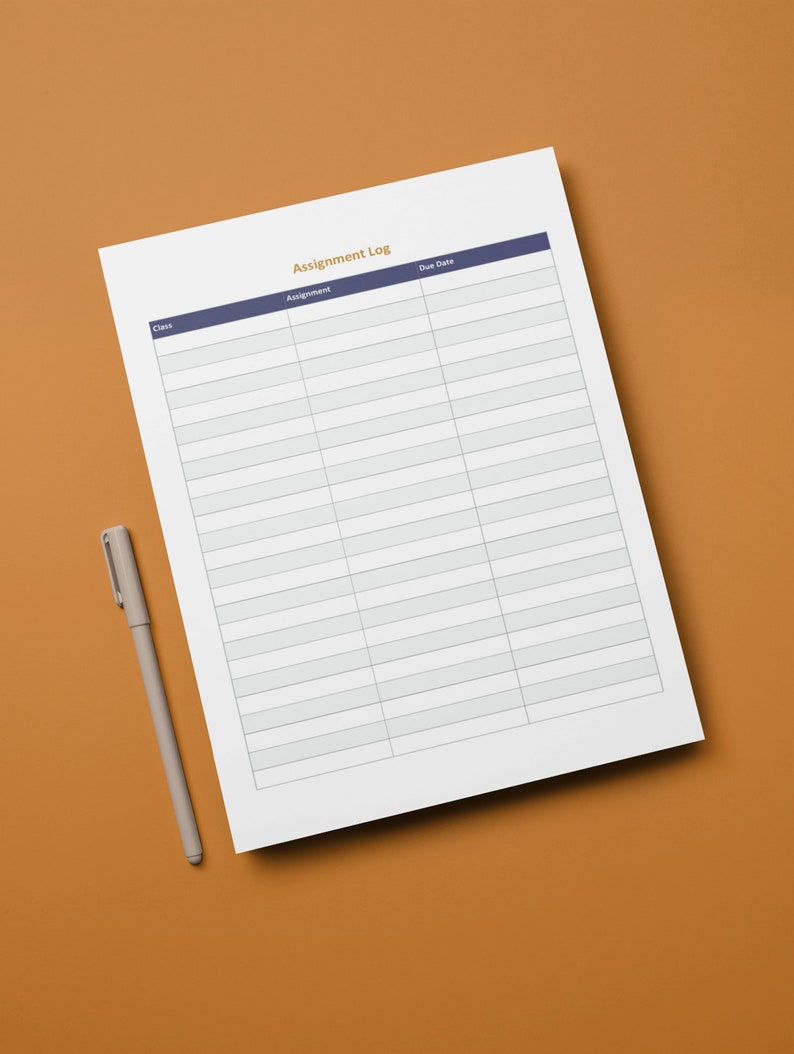 Może przedstawiać: Biała kartka papieru z tytułem "Assignment Log" wydrukowanym u g&oacute;ry. Papier jest podzielony na trzy kolumny oznaczone jako "Class", "Assignment" i "Due Date".
