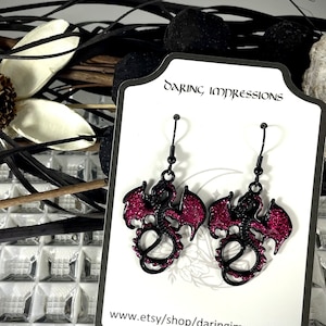 Magenta dragon earrings, black dragon dangle earrings with pink/magenta glitter resin. Dragoncore, fairycore dangle earrings.