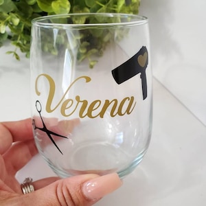 Hairdresser wine glass-hair stylist wine glass-hairdresser Christmas vice-Chair stylist wine glass gift-Salon stylist gift-Hairdresser glass