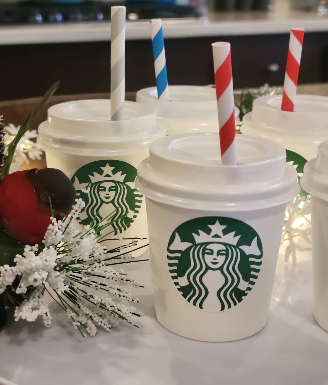 Disposable Plastic Cups With Lids For Drinks, Desserts, Christmas