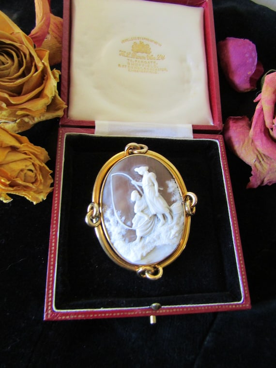Very Rare Shell Cameo Set in 15 Kt. Gold, Persian 