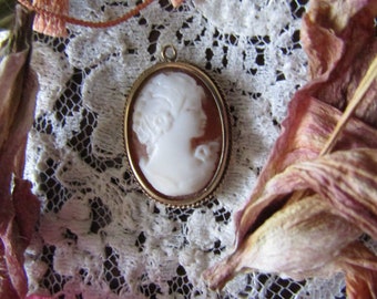 Antique Gold Cameo Pendant, Estate Jewelry, Vintage Jewelry