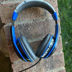 Custom Headphones label - Personalized headphone label - Name Decal // back to school labels