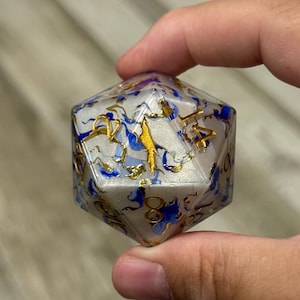 Lavish Show-Off Blue and Gold Streaks 40mm D20