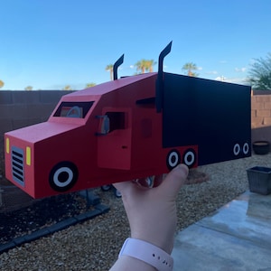 Semi Truck Papier Geschenkbox (montiert)