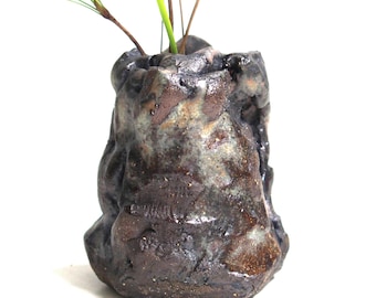 Mini rock vase, slate like rock formation, dark stoneware
