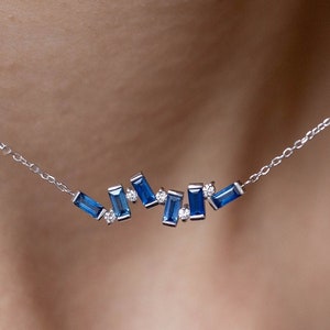 Baguette Blauer Saphir Diamant Halskette: 14K Gold Art Deco Anhänger