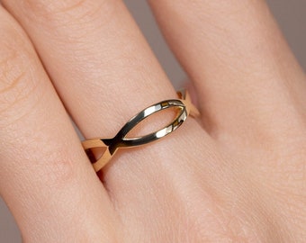 Solid Gold Crossover Ring - Alternative Wedding Band Wavy - Stacking Ring for Women - Kyklos Jewelry  GR00263