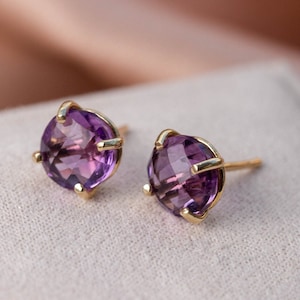 Aretes de amatista en oro de 14 quilates: piedra de nacimiento de febrero, engaste de garra de 8 mm, GE00015