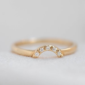 Alliance incurvée avec diamants et couronne empilable en or 14 carats - GR00084