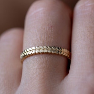 Leaf Laurel Wedding Band Ring For Women 14K Gold - Boho Nature His and Hers Bands - Kyklos Jewelry GR00344